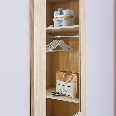 41 - Central, Access Himarë