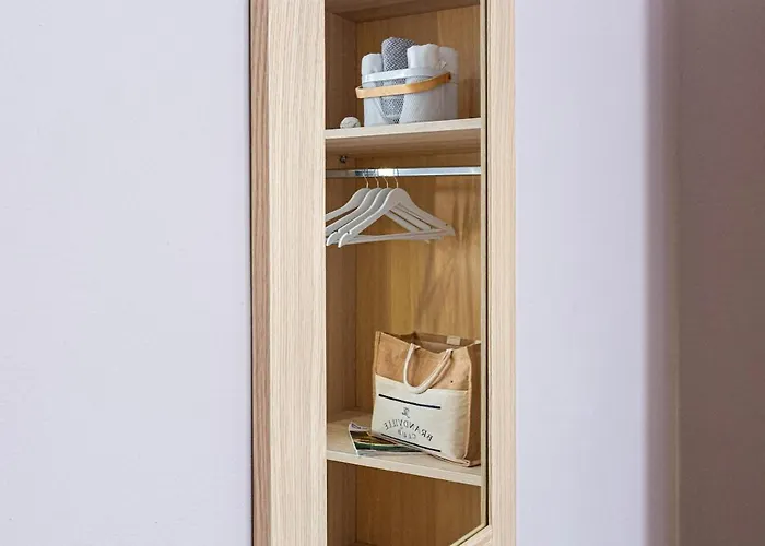 41 - Central, Access Himarë